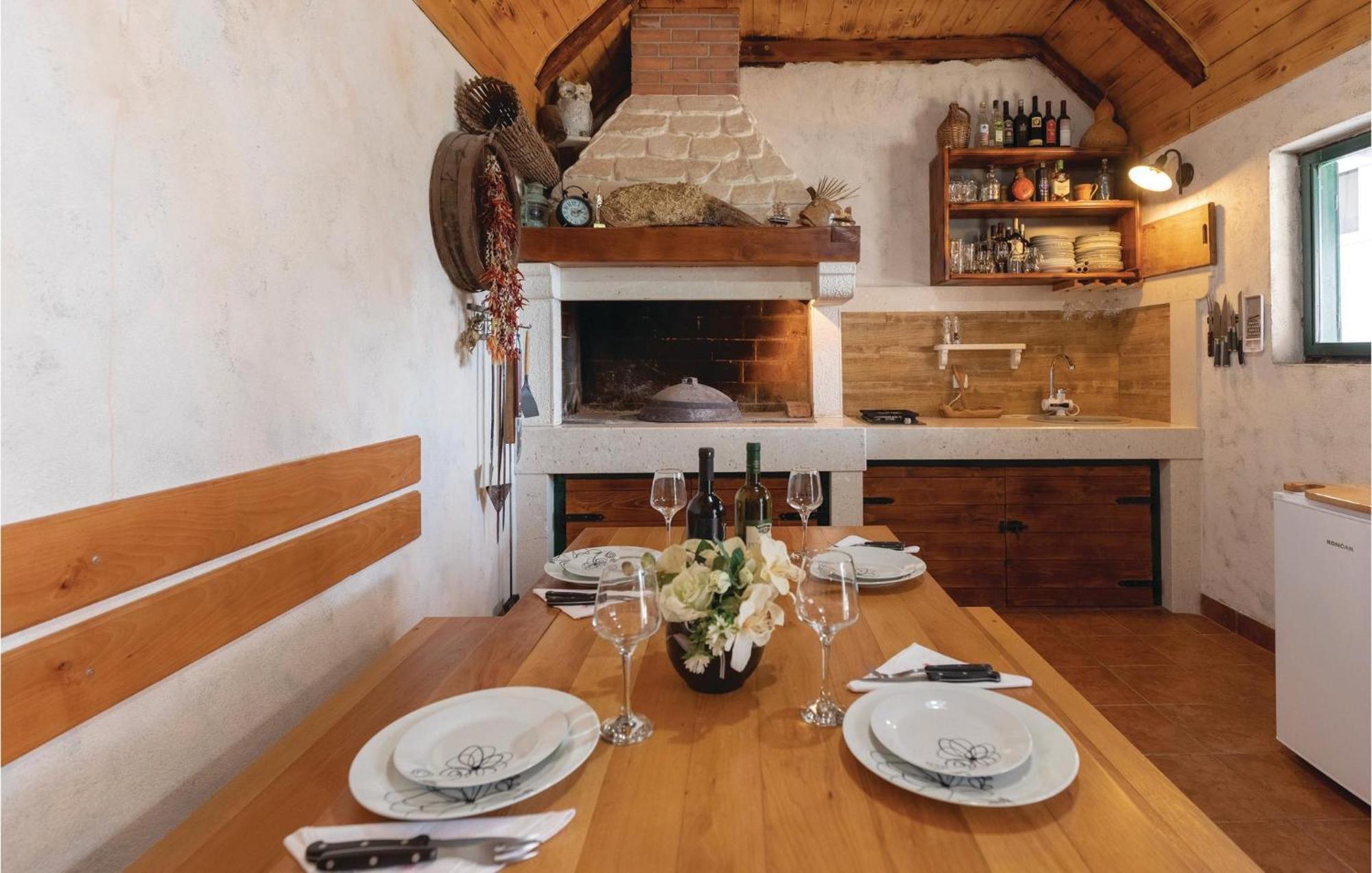 Nice Apartment In Blace With Wifi Экстерьер фото